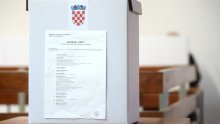 Potres oštetio 51, biračko mjesto na Baniji, moraju su osigurati zamjenska