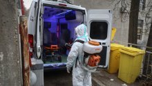 Dramatično stanje s koronom u Srbiji: Bolnice pune, liječnici ili padaju s nogu ili su zaraženi, a stožer se raspada: 'Ako ne uvedemo policijski sat, pucamo k'o zvečka'