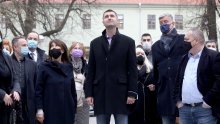 Gaf HDZ-ovog kandidata za Zagreb: Davor Filipović sa svitom došao u dvorište glazbene škole, ravnateljica zvala policiju