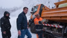 [FOTO/VIDEO] Zima pokazuje zube: Dalmacija odsječena za kamione, kaos na Sljemenu, nesreće na autocestama