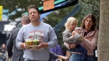 Nije lako pamtiti kad ih imaš pet: Jamie Oliver najstarijoj kćeri čestitao 18. rođendan, drugu godinu zaredom
