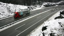 Jaka bura otežava promet na Dalmatini