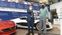 [FOTO] Rimac otvorio ured u Britaniji; u Svetoj Nedelji ugostio ministra koji je njegove automobile gledao u Top Gearu