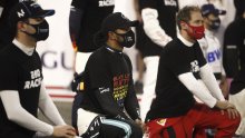 Formula 1 prelomila oko klečanja prije utrka te oko poruka protiv rasizma na majicama vozača; evo što to znači za Lewisa Hamiltona