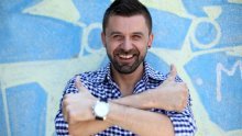 Amel Ćurić potpisao svoj prvi diskografski ugovor