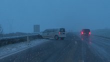 [FOTO] Niz sudara na autocestama i zagrebačkoj obilaznici; HAK upozorava: Ne krećite na put bez zimske opreme