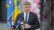 [VIDEO] Plenković: Nastavlja se cijepljenje AstraZenecom, koristi su veće od rizika