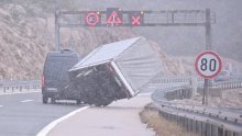 Bura radi probleme u prometu, zimski su uvjeti na pojedinim cestama