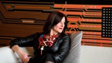 Sanja Musić Milanović privlačila poglede u elegantnoj kombinaciji sa zanimljivim modnim detaljem, doznali smo s čijim potpisom
