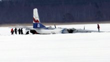 Zrakoplov prisilno sletio na zamrznuto jezero