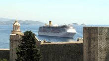 Kruzer u Dubrovniku kažnjen zbog ispuštanja čađe u more