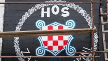Izvjesio zastavu HOS-a na zgradi Župe Sali, mještani je gađali jajima, a don Tomislav Vlahović osuo paljbu po novinaru: Vi ste partizančine
