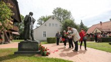 Zvukom sirene u Kumrovcu obilježena 41. godišnjica smrti Josipa Broza Tita: 'Nikad ga se nećemo odreći'