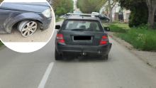 Policija nije mogla vjerovati svojim očima: Muškarac vozio automobil bez dvije gume. Prvo odveden na triježnjenje, a potom zaradio kaznu