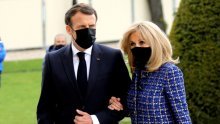 Vjerna svom stilu: Brigitte Macron pohvalila se genijalnim kaputom kakav bismo odmah preselili u svoj ormar