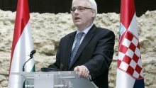 Josipović i Šeks popričali pred Saborom