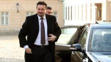 Kuščević sređuje ured, nabavlja službene kartice, a iz njegovog ureda kažu: Ne tračajte!