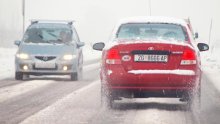Snijeg i led otežavaju promet