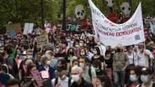 Deseci tisuća ljudi na ulicama Pariza Macronu pokazali zube: 'Nisam ovamo došla spašavati planet i tri kornjače, već čovječanstvo'