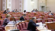 Saborski zastupnici pobjegli na more