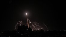 [VIDEO] Pogledajte kako izraelski obrambeni sustav zaustavlja rakete ispaljene na Tel Aviv