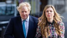 Ljetna svadba priprema se u strogoj tajnosti: Britanski premijer Boris Johnson i zaručnica poslali pozivnice za vjenčanje