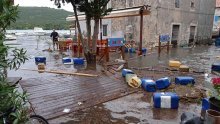[VIDEO] Plimni val zapljusnuo Ist, kod Umaga uočena pijavica