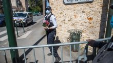 Muškarac nožem nasrnuo na policajku na sjeverozapadu Francuske, ona se u bolnici bori za život, napadač u pucnjavi sa žandarmerijom ubijen