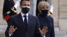 Emmanuel Macron i supruga Brigitte cijepljeni protiv covida