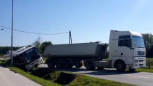 [VIDEO] U Koprivnici autobus sletio u jarak, u tijeku izvlačenje