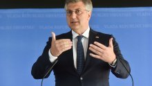 Plenković komentirao Čačića, svađu HDZ-ovaca, ali i svoje zdravlje: Kašalj je od klime u autu, i to najviše od vožnje u Dubrovnik da pomognem Frankoviću