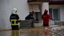 [FOTO/VIDEO] Zbog jake kiše Požega i okolica pod vodom, u Vidovcima snažna bujica nosila sve pred sobom