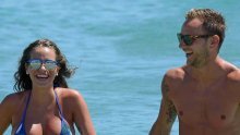 Rakitićeva Raquel objavila nove zavodljive fotografije, jedna je i sa suprugom koji je pozirao bez majice