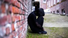 Nova studija: Depresija i usamljenost ubrzavaju starenje više nego pušenje, a iznenadit će vas što ga usporava