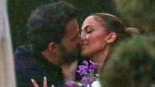 Više nema sumnje, vole se javno: Ben Affleck i Jennifer Lopez  uhvaćeni kako izmjenjuju vruće poljupce