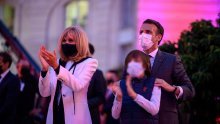 Mladenački stajling koji 'briše' godine: Brigitte Macron kakvu dosad nismo vidjeli