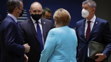 Čelnici EU država odbili ideju Merkel i Macrona: 'Još nije vrijeme za susret s Putinom'