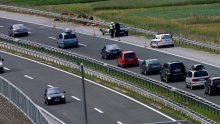 Na autocestama za vikend 761.000 vozila, zarada od cestarina 42 posto veća