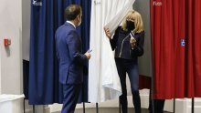 Monokromatska elegancija: Brigitte Macron nastavlja svoj briljantni modni niz