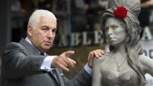 Otkriven kip Amy Winehouse u Londonu