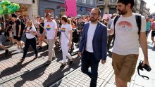 [VIDEO/FOTO] U zagrebačkoj Povorci ponosa, saborski zastupnici i Tomašević: 'Ovo je prvi put da gradonačelnik dolazi na Pride. Nitko ne smije biti diskriminiran na bilo kojoj osnovi'