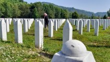 Dvadeset šest godina nakon genocida u Srebrenici: 'Dođe mi nekad da zviznem, da pobudalim. Ovdje se ko malo smirim. A ne mogu da se isplačem kod kuće'