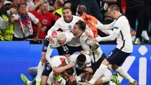 Englesko simuliranje i pomoć sudaca razljutili Europu koja je na njih sasula salvu kritika; svi se slažu da penal ne postoji