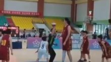 [VIDEO] Kineska košarkašica ima samo 14 godina i visoka je 2,26 metara, a u finalu je nitko nije mogao zaustaviti