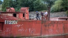 [VIDEO/FOTO] Uspješno odsukan brod na Savi u Zagrebu, pogledajte kako je izgledala akcija spašavanja