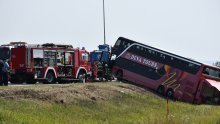 [FOTO/VIDEO] Beroš i Trut iznijeli pojedinosti nesreće u kojoj je poginulo devet putnika i vozač, a u punom autobusu bilo je i djece