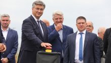 [FOTO] Plenković: Hrvatska nikad dosad nije na raspolaganju imala toliko bespovratnog novca iz Europe