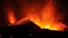 Zbog vulkanske erupcije u Indoneziji prekinut zračni promet