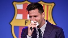 Priznanje Lea Messija koje se nije očekivalo; od oca je saznao zašto mora otići iz Barcelone, a njegova reakcija, dok je u kući bio sa suprugom i djecom, sve govori
