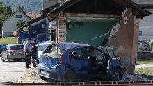 [FOTO/VIDEO] Na prijelazu u Novom Marofu vlak naletio na auto
